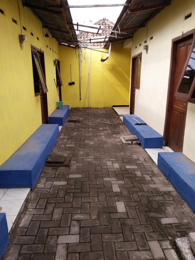 Jewelry Guest House Pasuruan Exterior foto